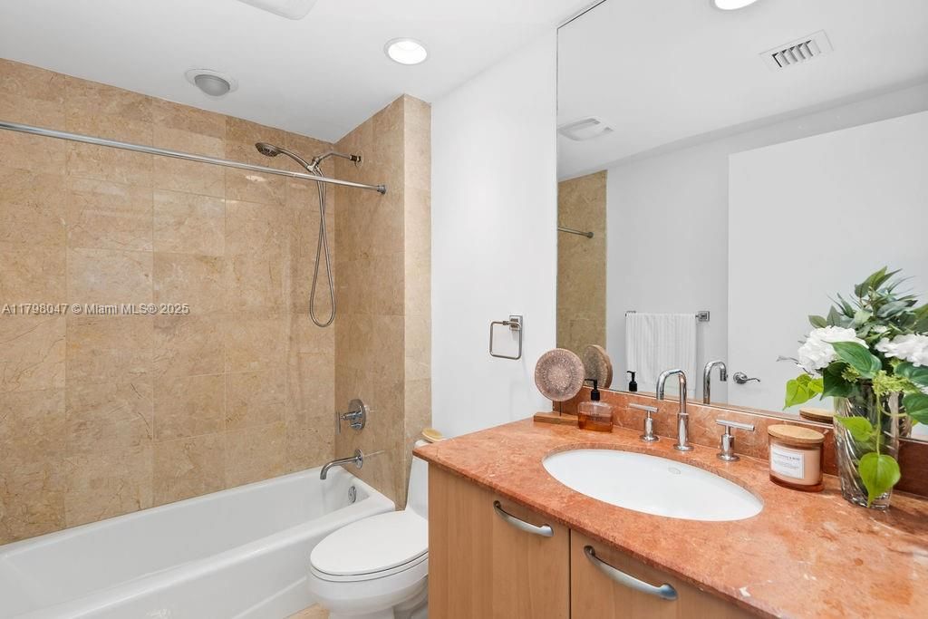 Recently Sold: $1,349,000 (2 beds, 2 baths, 2157 Square Feet)