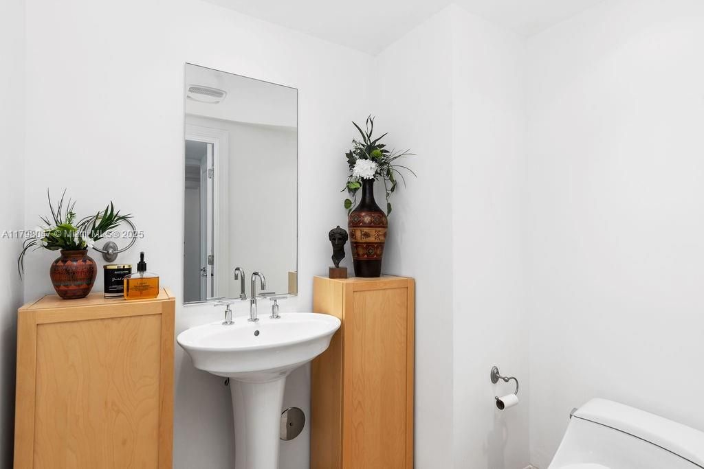 Recently Sold: $1,349,000 (2 beds, 2 baths, 2157 Square Feet)