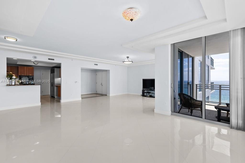 Recently Sold: $1,349,000 (2 beds, 2 baths, 2157 Square Feet)