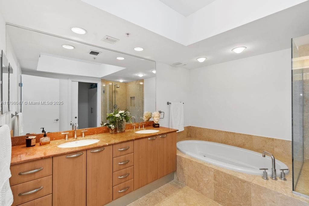 Recently Sold: $1,349,000 (2 beds, 2 baths, 2157 Square Feet)