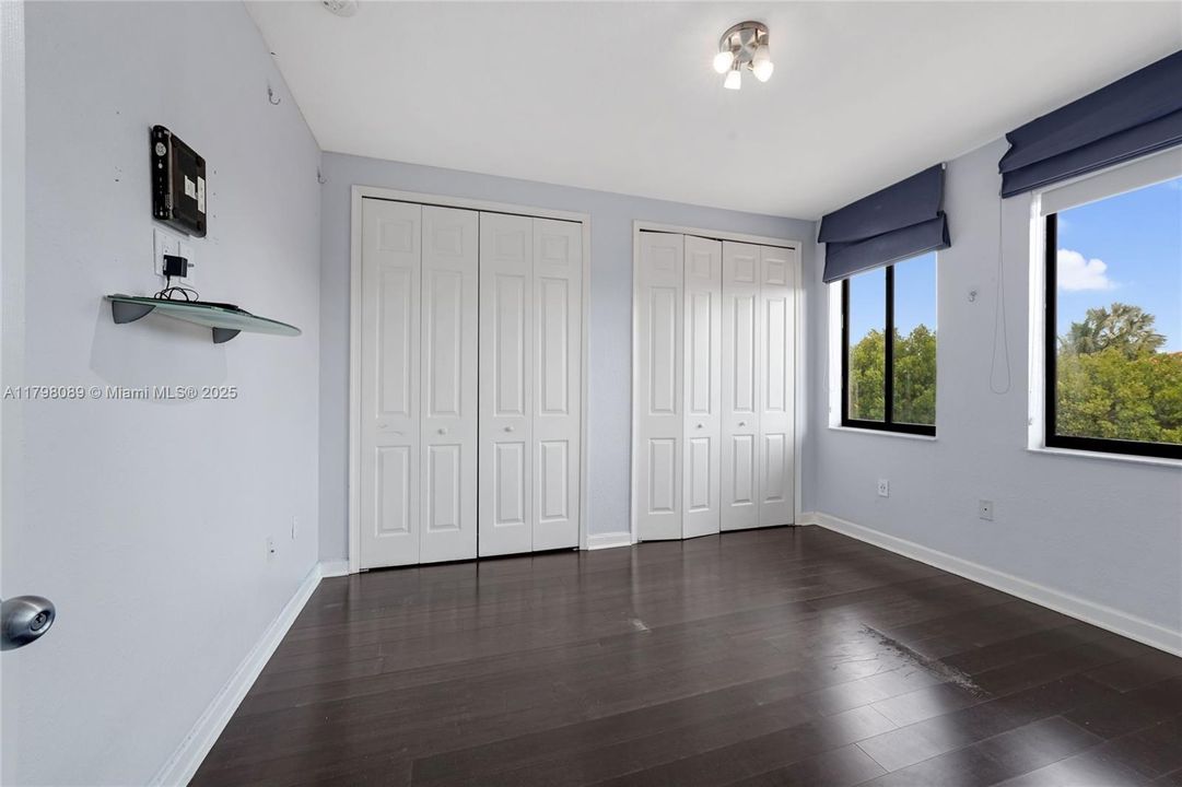 Recently Sold: $820,000 (5 beds, 4 baths, 3945 Square Feet)