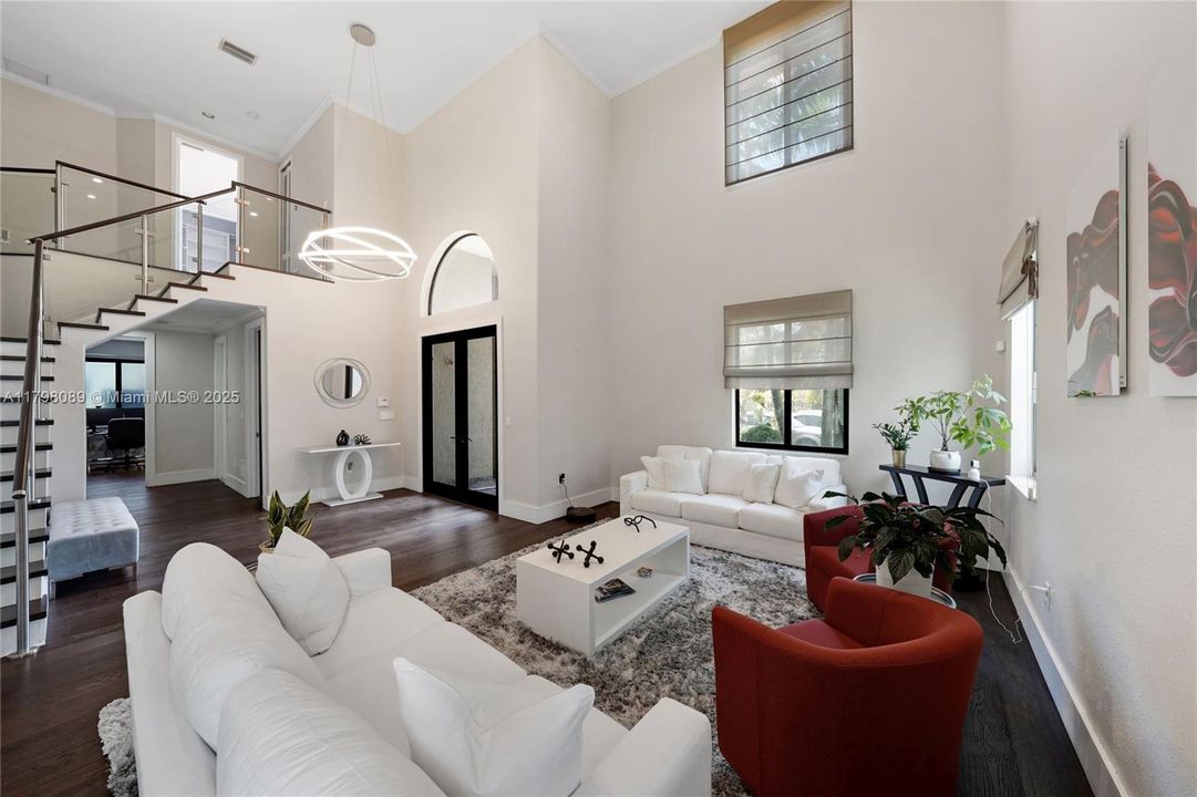 Recently Sold: $820,000 (5 beds, 4 baths, 3945 Square Feet)