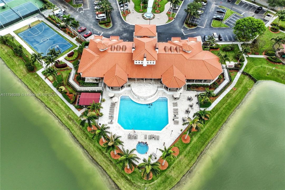 Recently Sold: $820,000 (5 beds, 4 baths, 3945 Square Feet)