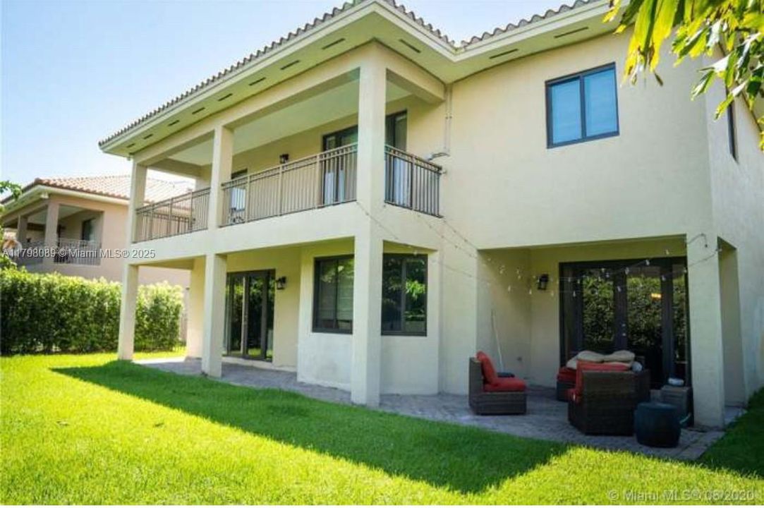 Recently Sold: $820,000 (5 beds, 4 baths, 3945 Square Feet)