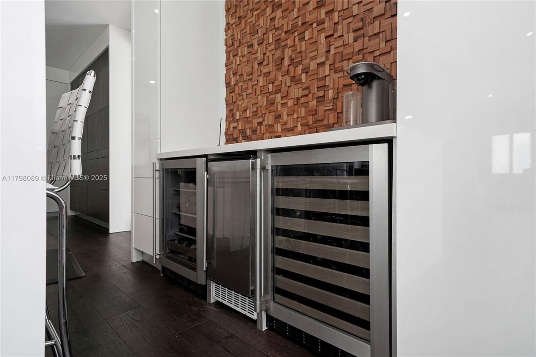 Recently Sold: $820,000 (5 beds, 4 baths, 3945 Square Feet)