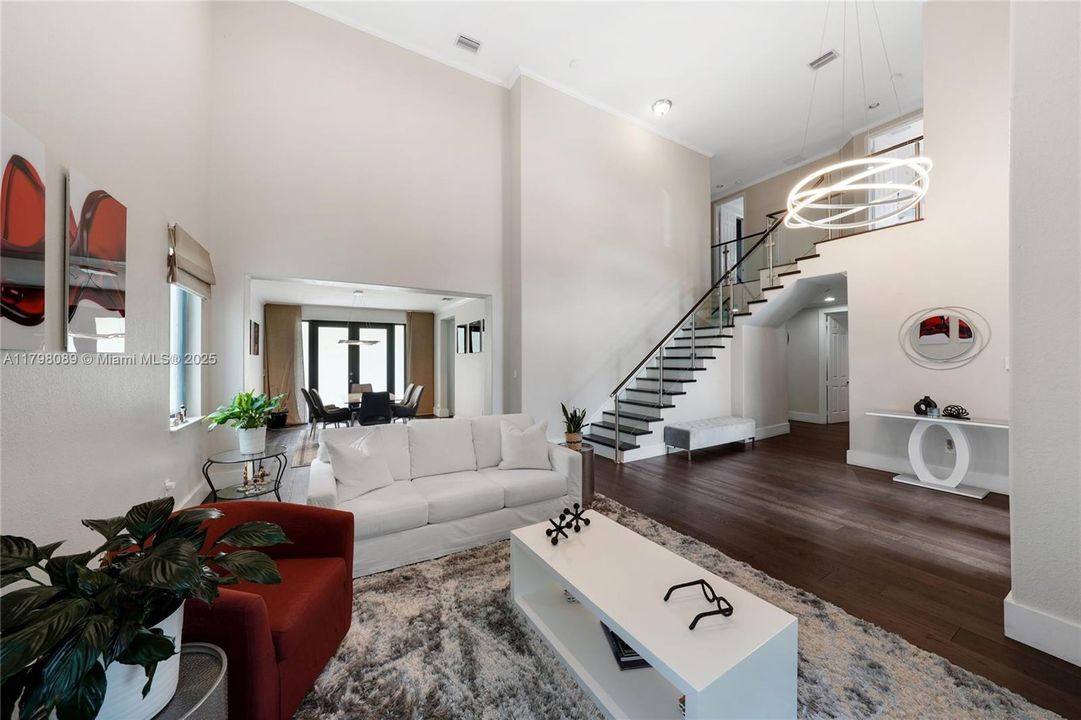 Recently Sold: $820,000 (5 beds, 4 baths, 3945 Square Feet)