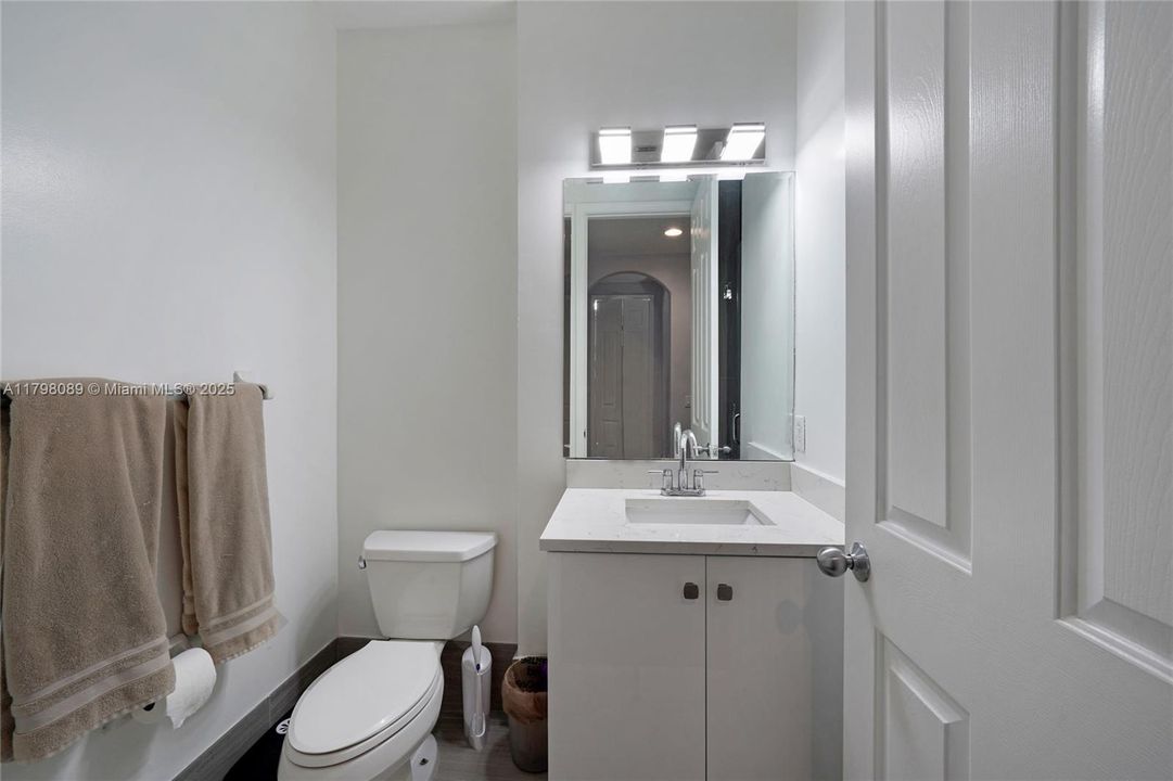 Recently Sold: $820,000 (5 beds, 4 baths, 3945 Square Feet)