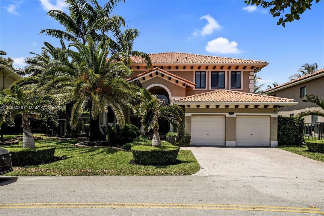 Recently Sold: $820,000 (5 beds, 4 baths, 3945 Square Feet)