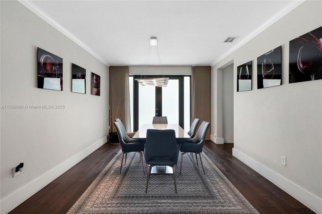 Recently Sold: $820,000 (5 beds, 4 baths, 3945 Square Feet)