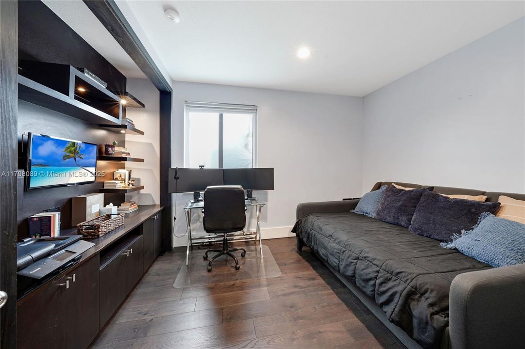 Recently Sold: $820,000 (5 beds, 4 baths, 3945 Square Feet)