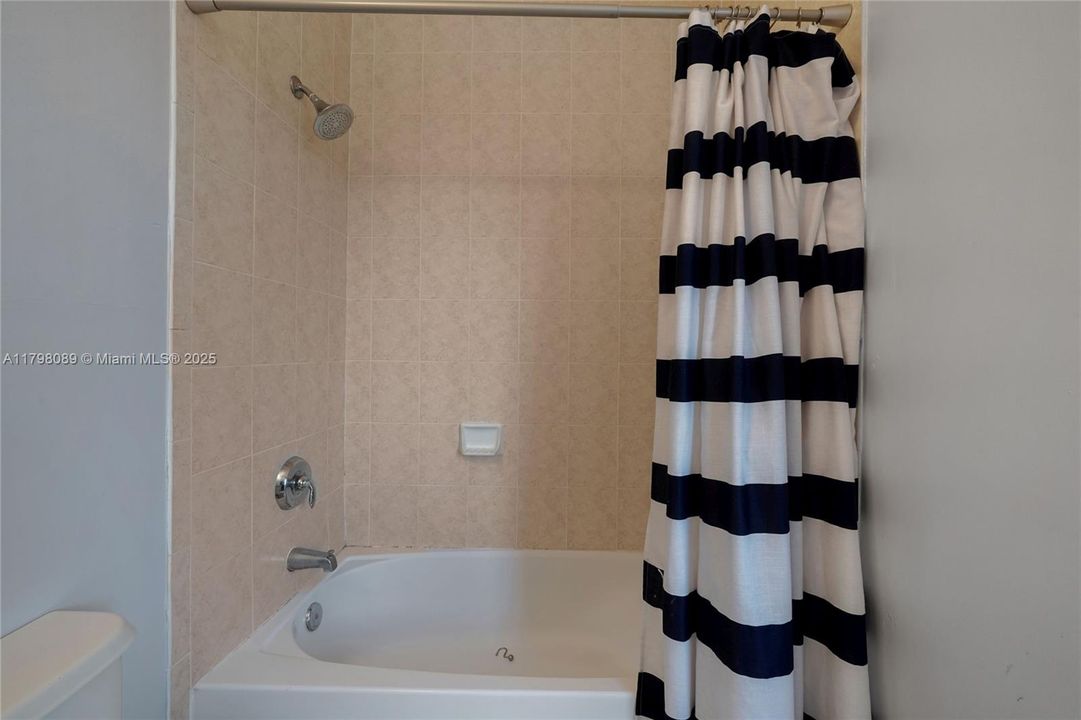 Recently Sold: $820,000 (5 beds, 4 baths, 3945 Square Feet)