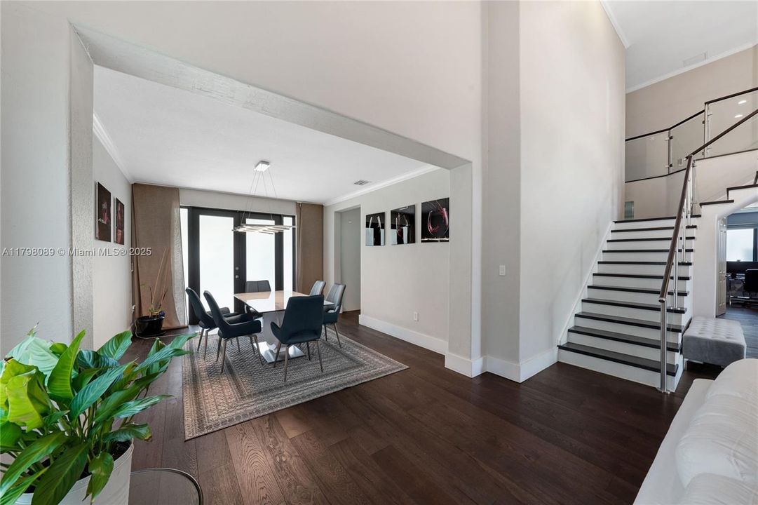 Recently Sold: $820,000 (5 beds, 4 baths, 3945 Square Feet)