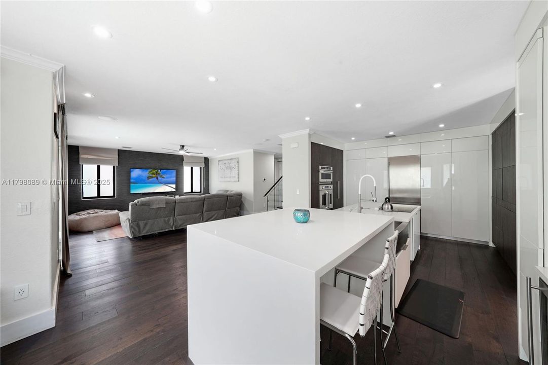 Recently Sold: $820,000 (5 beds, 4 baths, 3945 Square Feet)