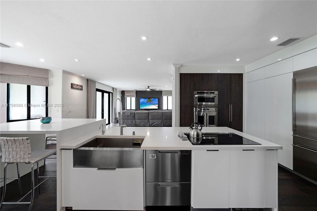 Recently Sold: $820,000 (5 beds, 4 baths, 3945 Square Feet)