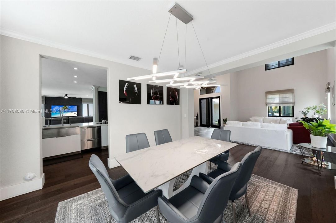 Recently Sold: $820,000 (5 beds, 4 baths, 3945 Square Feet)