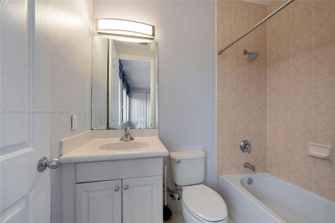 Recently Sold: $820,000 (5 beds, 4 baths, 3945 Square Feet)