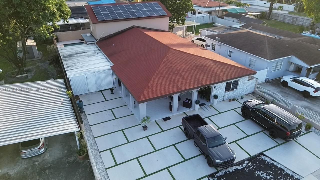 En Venta: $950,000 (6 camas, 5 baños, 3383 Pies cuadrados)