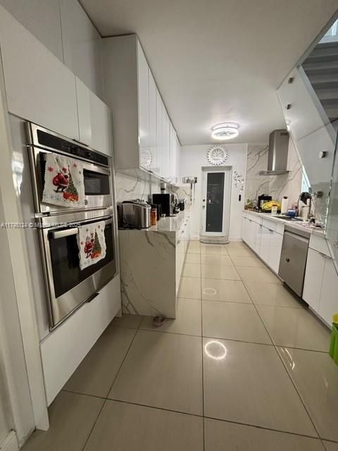 En Venta: $950,000 (6 camas, 5 baños, 3383 Pies cuadrados)