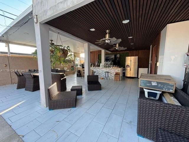 En Venta: $950,000 (6 camas, 5 baños, 3383 Pies cuadrados)