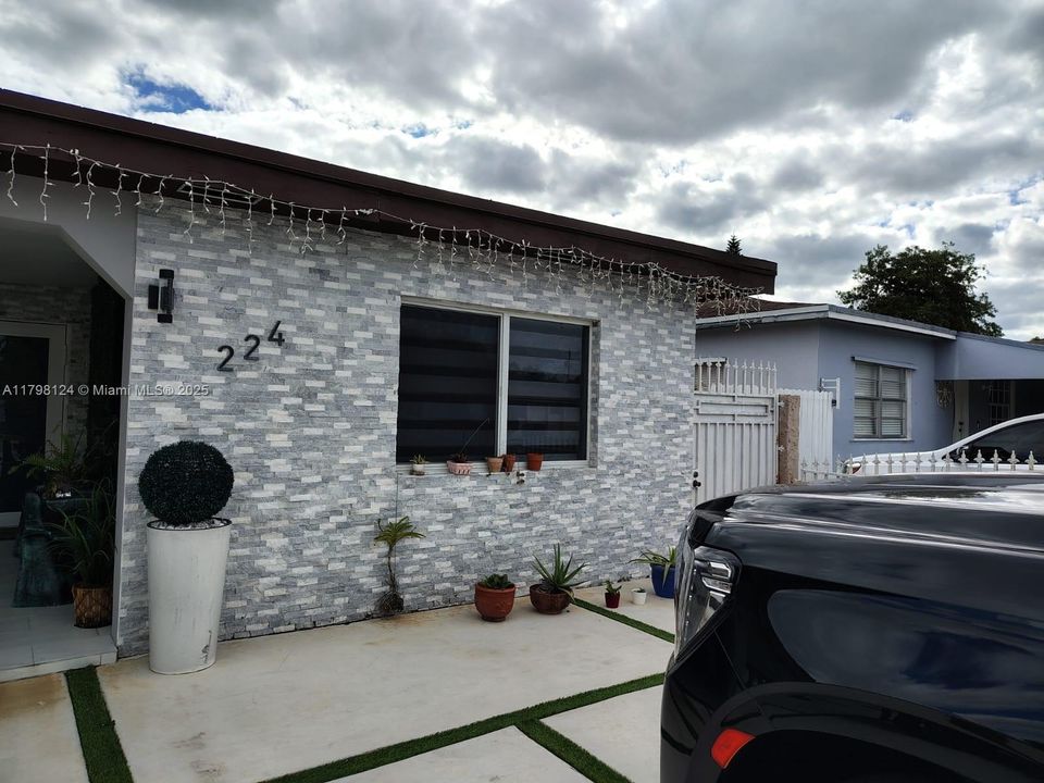 En Venta: $950,000 (6 camas, 5 baños, 3383 Pies cuadrados)