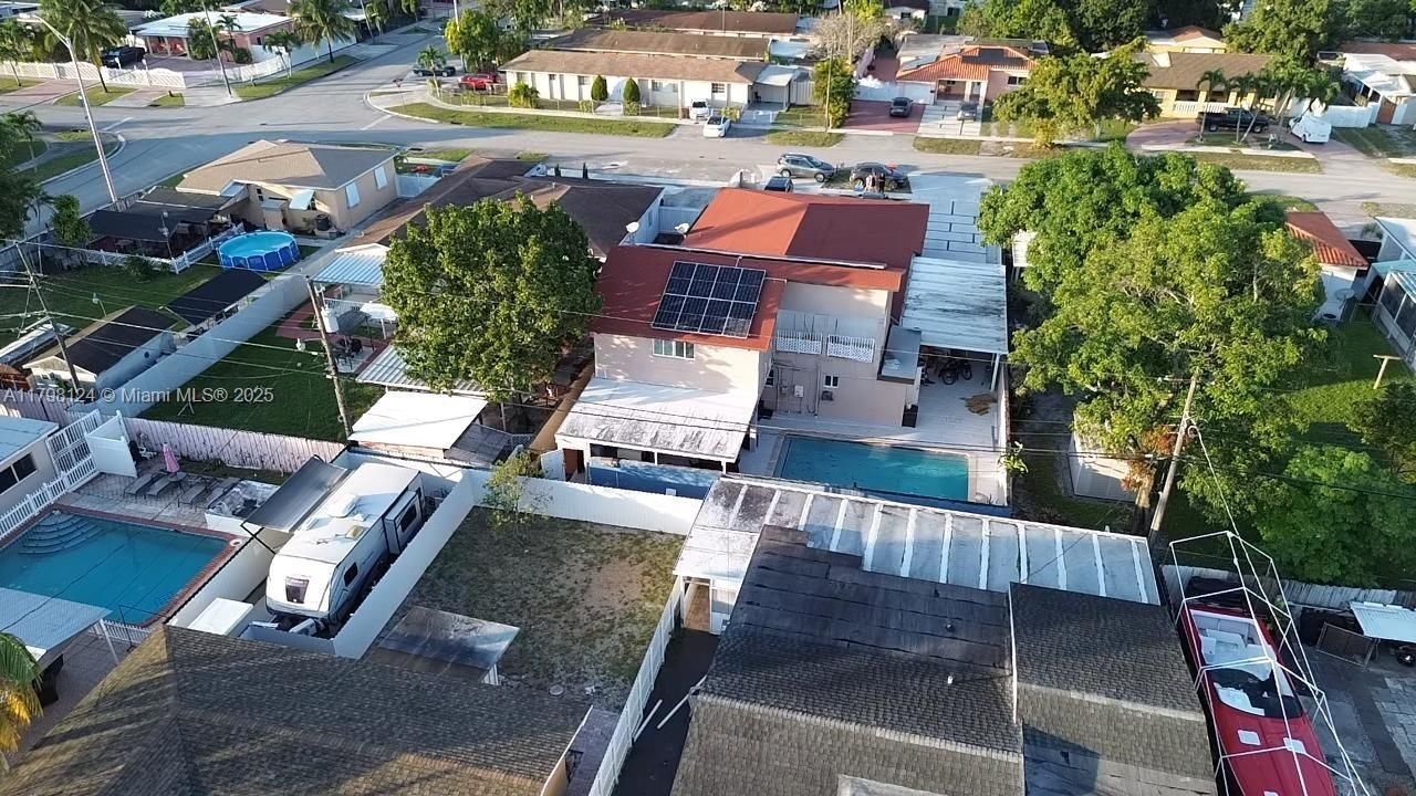 En Venta: $950,000 (6 camas, 5 baños, 3383 Pies cuadrados)