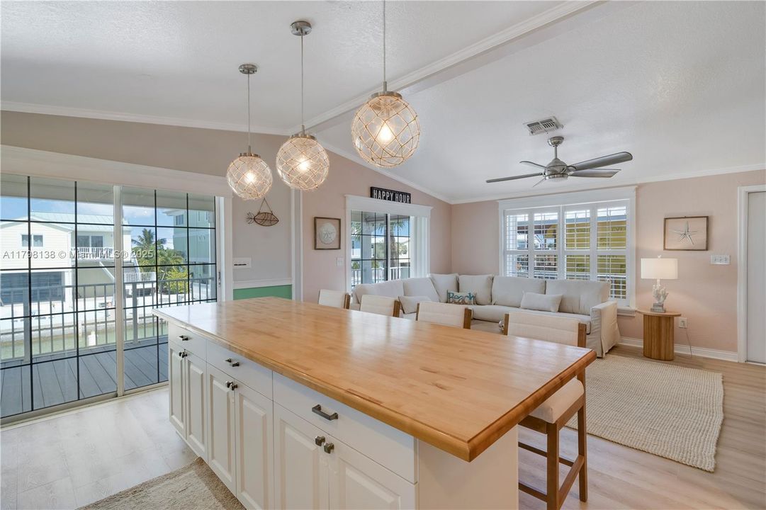 Недавно продано: $1,145,000 (3 спален, 2 ванн, 1056 Квадратных фут)