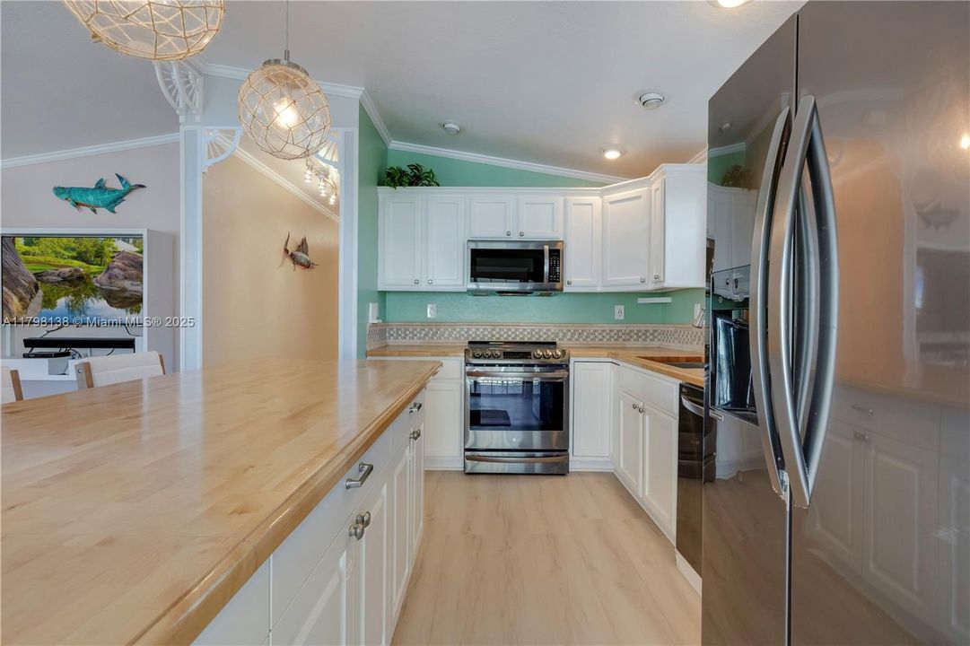 Недавно продано: $1,145,000 (3 спален, 2 ванн, 1056 Квадратных фут)