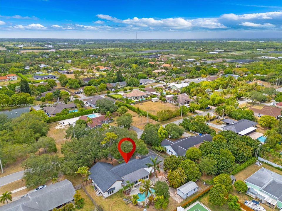 Vendido Recientemente: $815,000 (4 camas, 2 baños, 3154 Pies cuadrados)