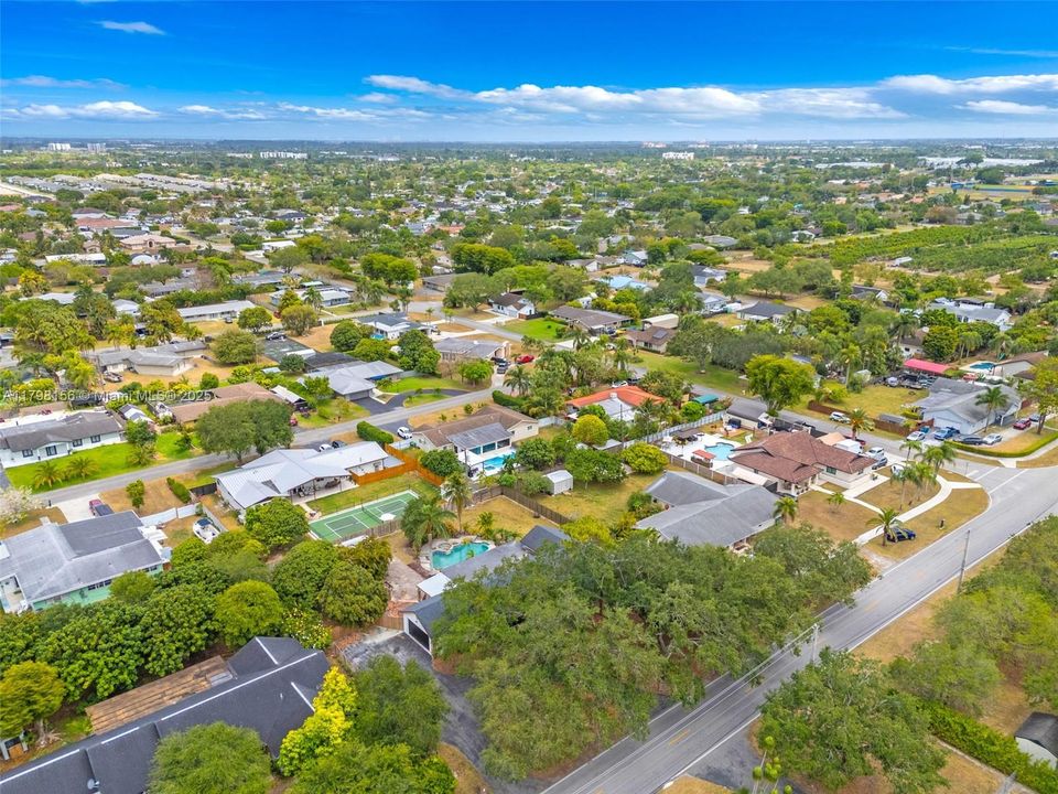 Vendido Recientemente: $815,000 (4 camas, 2 baños, 3154 Pies cuadrados)