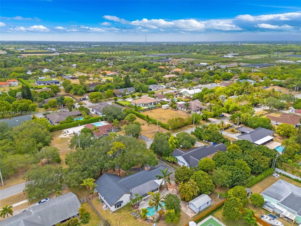 Vendido Recientemente: $815,000 (4 camas, 2 baños, 3154 Pies cuadrados)