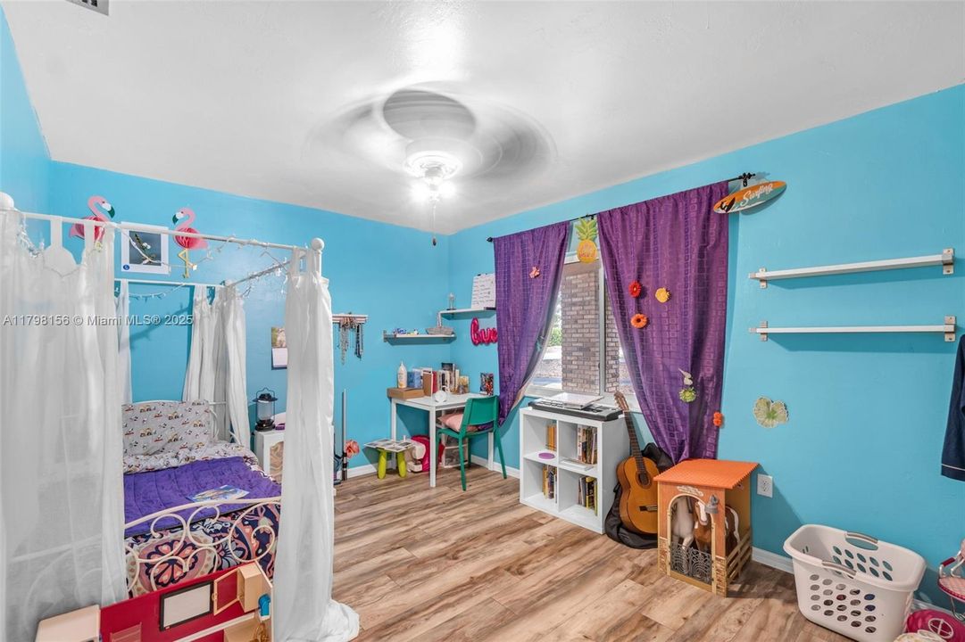 Vendido Recientemente: $815,000 (4 camas, 2 baños, 3154 Pies cuadrados)