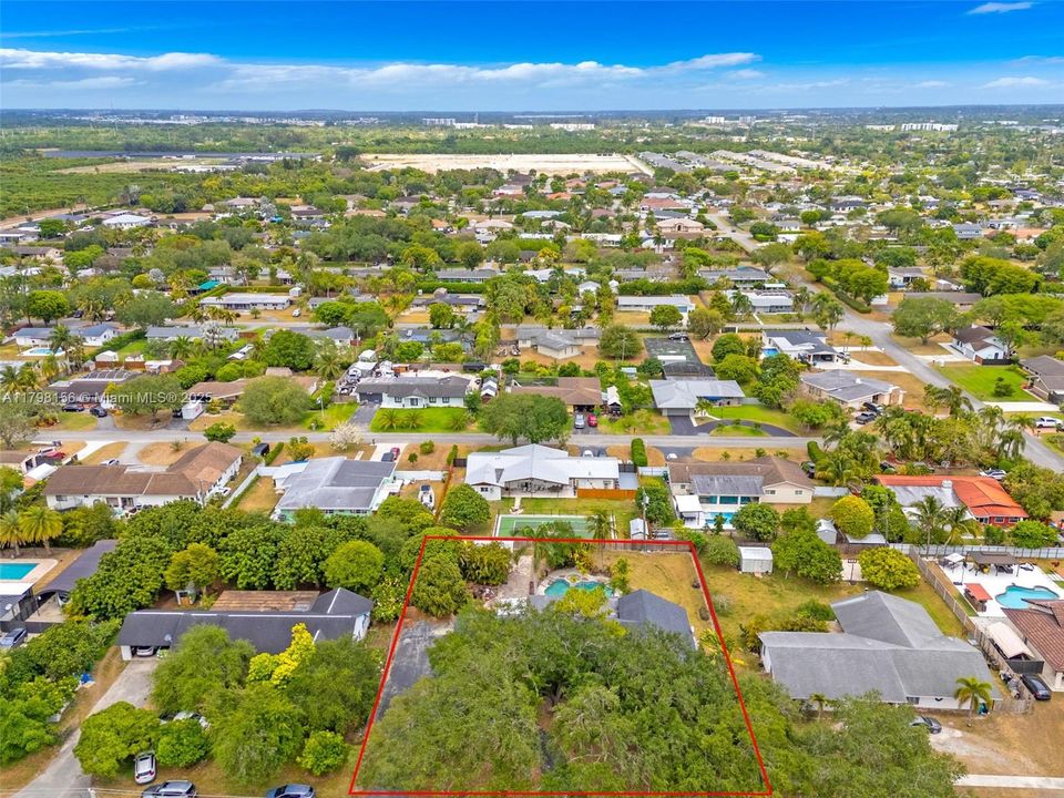 Vendido Recientemente: $815,000 (4 camas, 2 baños, 3154 Pies cuadrados)