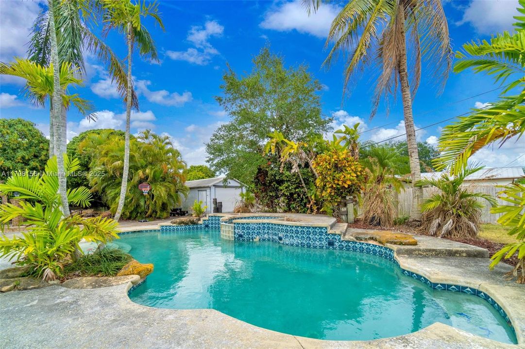 Vendido Recientemente: $815,000 (4 camas, 2 baños, 3154 Pies cuadrados)