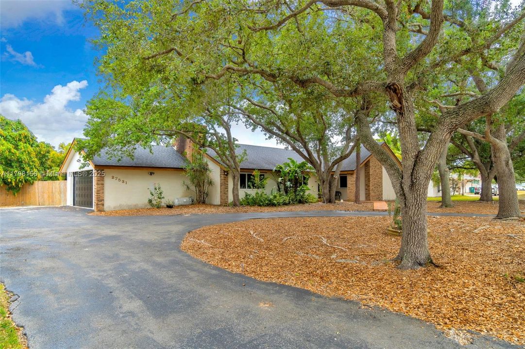 Vendido Recientemente: $815,000 (4 camas, 2 baños, 3154 Pies cuadrados)