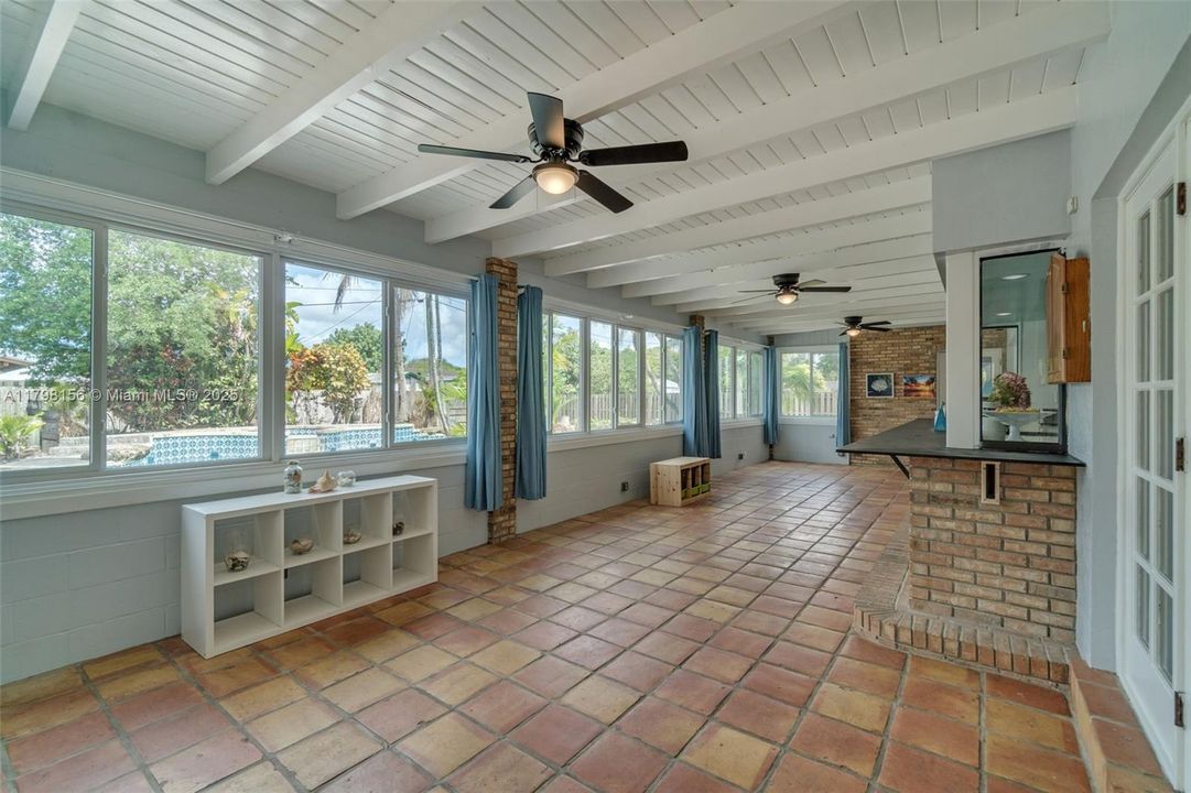 Vendido Recientemente: $815,000 (4 camas, 2 baños, 3154 Pies cuadrados)