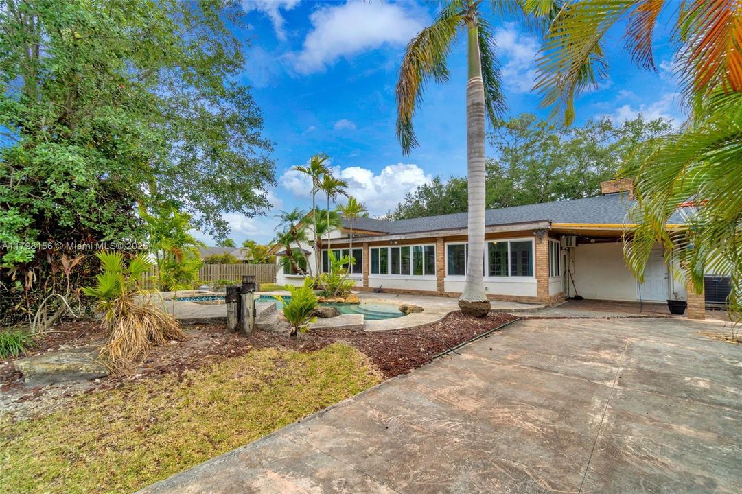 Vendido Recientemente: $815,000 (4 camas, 2 baños, 3154 Pies cuadrados)