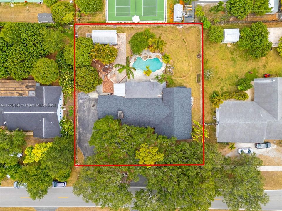 Vendido Recientemente: $815,000 (4 camas, 2 baños, 3154 Pies cuadrados)