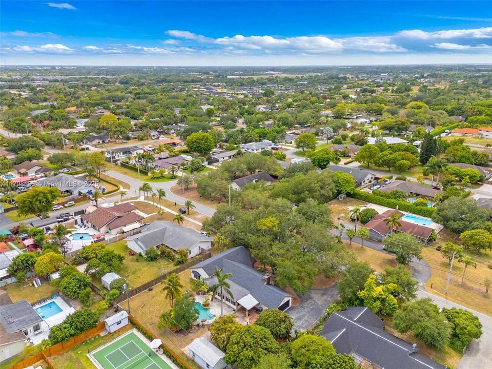 Vendido Recientemente: $815,000 (4 camas, 2 baños, 3154 Pies cuadrados)