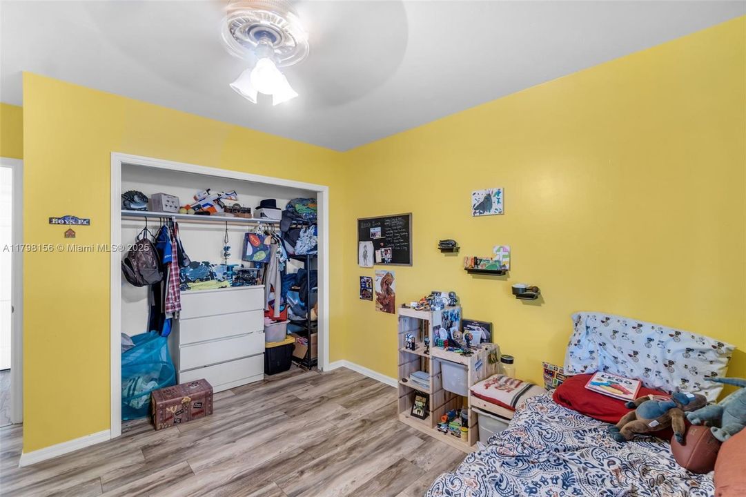 Vendido Recientemente: $815,000 (4 camas, 2 baños, 3154 Pies cuadrados)