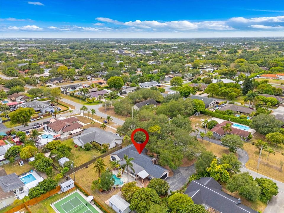 Vendido Recientemente: $815,000 (4 camas, 2 baños, 3154 Pies cuadrados)