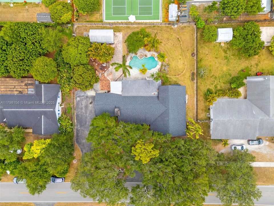 Vendido Recientemente: $815,000 (4 camas, 2 baños, 3154 Pies cuadrados)