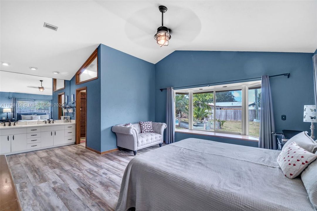 Vendido Recientemente: $815,000 (4 camas, 2 baños, 3154 Pies cuadrados)