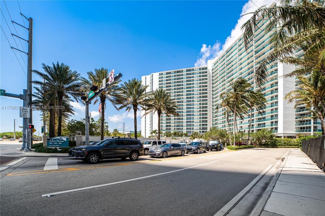 Recently Sold: $335,000 (1 beds, 1 baths, 991 Square Feet)