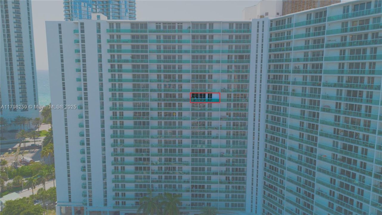 Recently Sold: $335,000 (1 beds, 1 baths, 991 Square Feet)