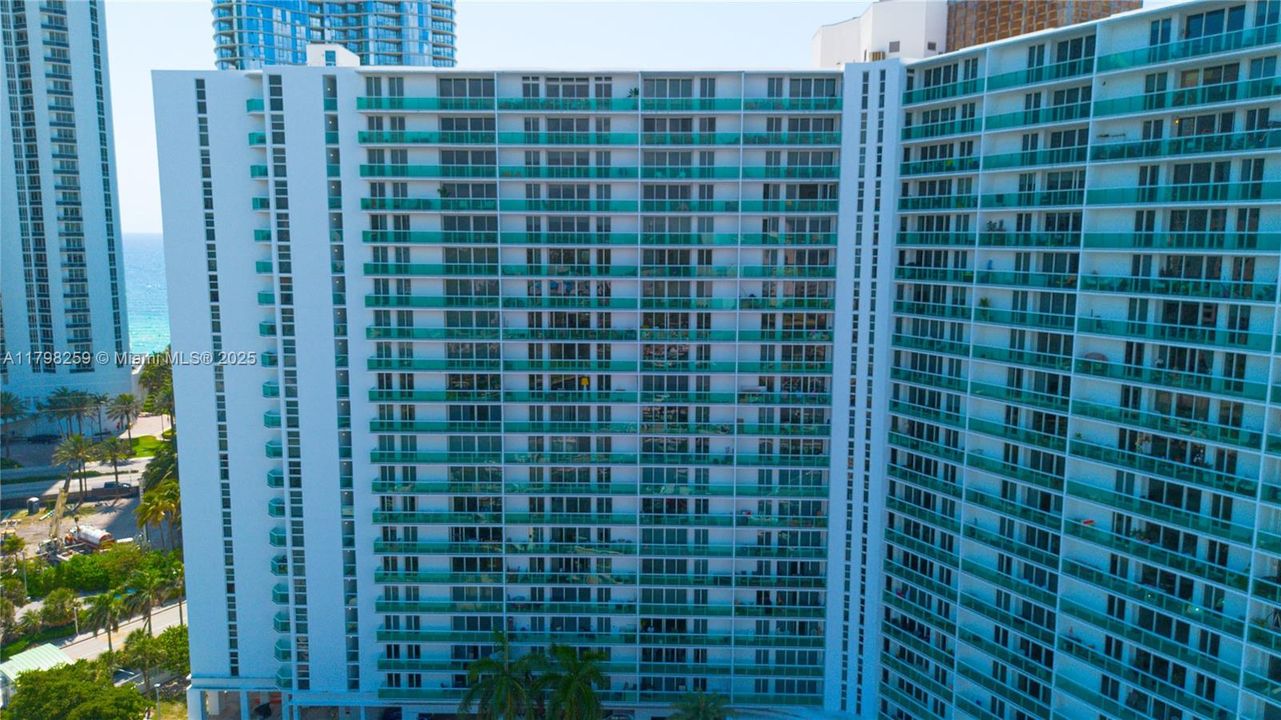 Recently Sold: $335,000 (1 beds, 1 baths, 991 Square Feet)