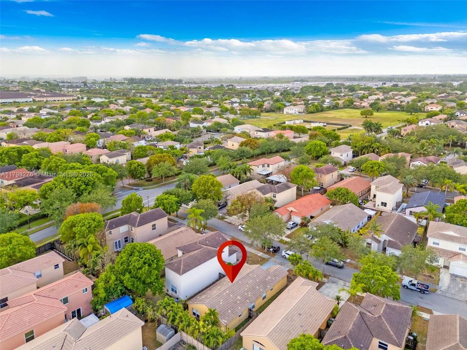 Недавно продано: $279,912 (3 спален, 2 ванн, 1336 Квадратных фут)