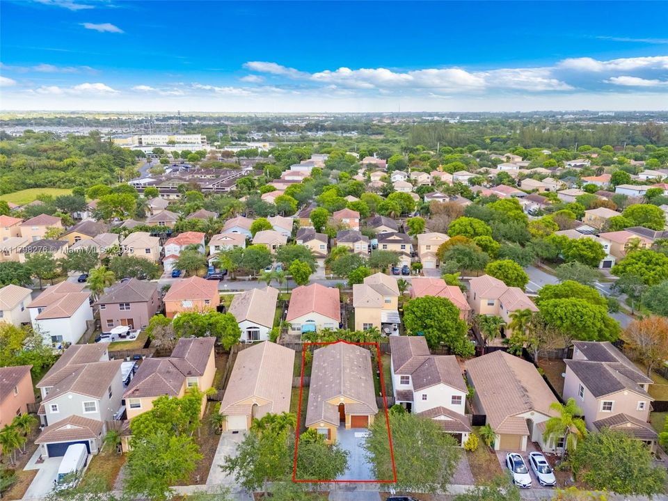 Недавно продано: $279,912 (3 спален, 2 ванн, 1336 Квадратных фут)