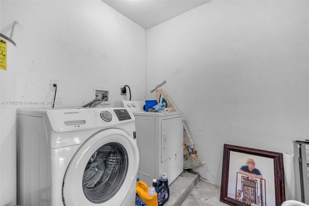 Недавно продано: $279,912 (3 спален, 2 ванн, 1336 Квадратных фут)