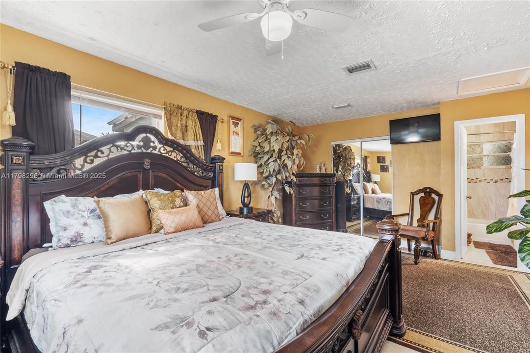 Vendido Recientemente: $429,000 (2 camas, 2 baños, 1080 Pies cuadrados)