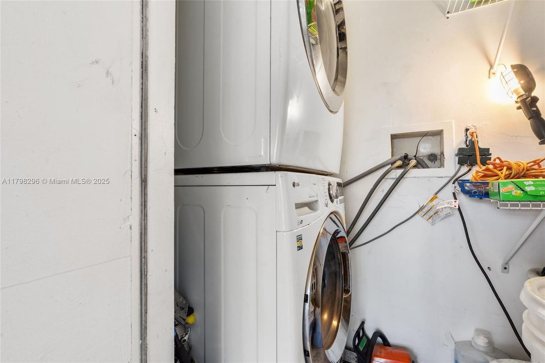 Vendido Recientemente: $429,000 (2 camas, 2 baños, 1080 Pies cuadrados)